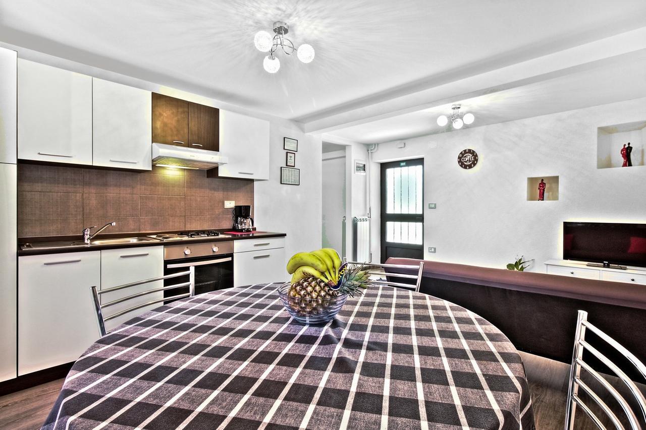 Cici House With Apartment Umago Esterno foto